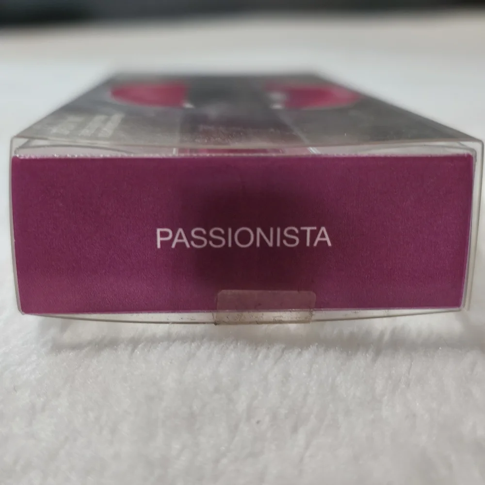 Huda Beauty: Demi Matte Lipstick -BNIB!